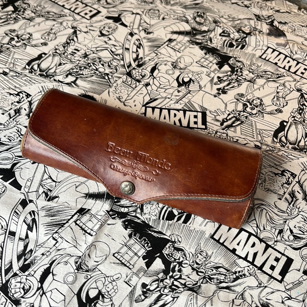 Beau Monde Vintage Eyewear glasses case